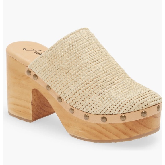 Free People Shoes - Free People Size 38 Cream Crochet Clogs New with no tags